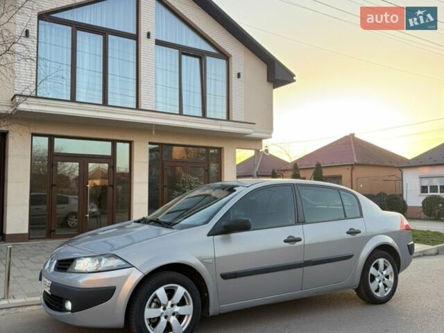 Серый Рено Меган, объемом двигателя 1.6 л и пробегом 260 тыс. км за 3000 $, фото 1 на Automoto.ua