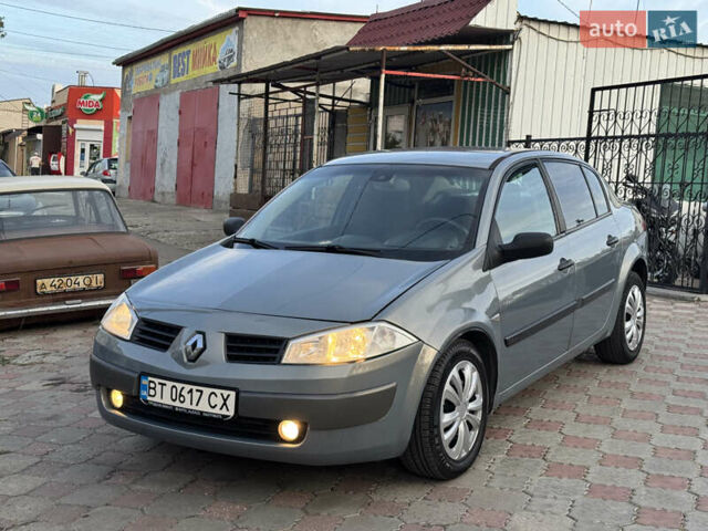 Сірий Рено Меган, об'ємом двигуна 1.6 л та пробігом 300 тис. км за 3699 $, фото 1 на Automoto.ua