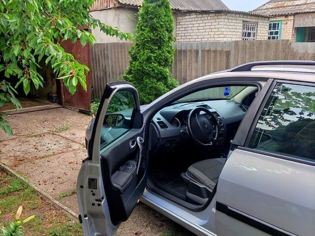 Сірий Рено Меган, об'ємом двигуна 1.4 л та пробігом 256 тис. км за 4900 $, фото 1 на Automoto.ua