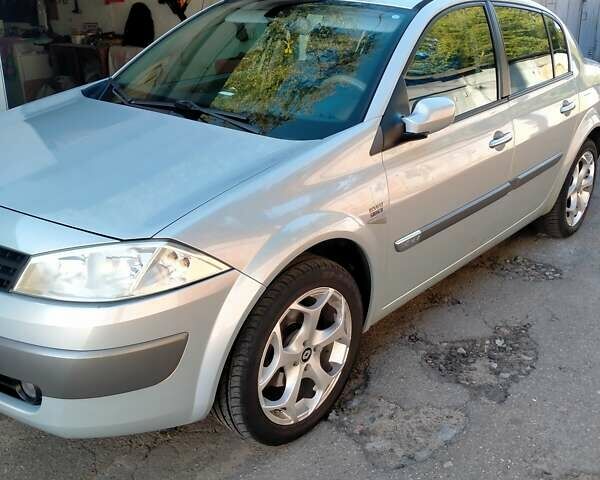 Сірий Рено Меган, об'ємом двигуна 0 л та пробігом 240 тис. км за 4300 $, фото 1 на Automoto.ua