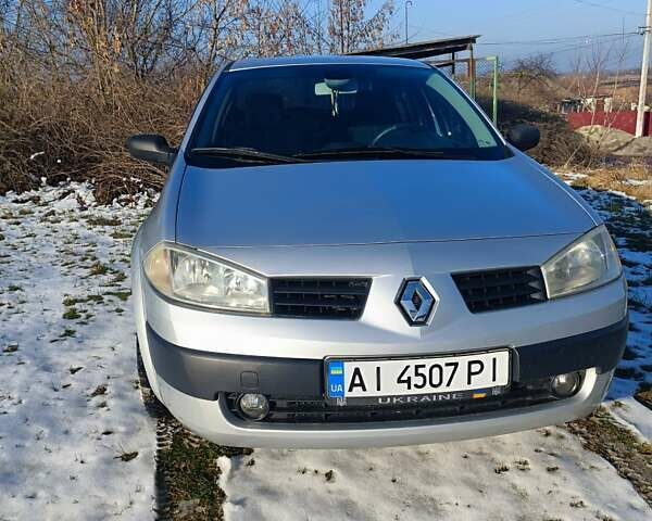 Серый Рено Меган, объемом двигателя 1.6 л и пробегом 141 тыс. км за 5400 $, фото 1 на Automoto.ua