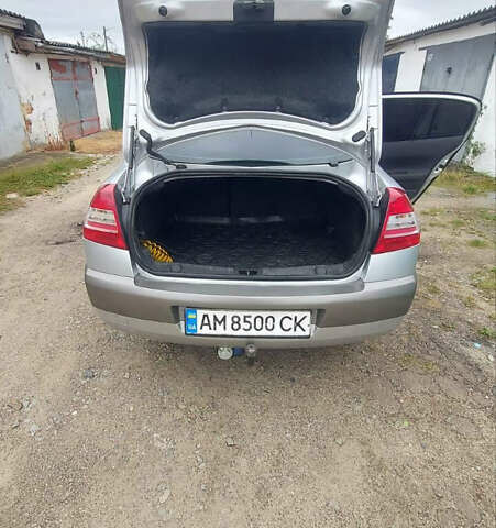 Серый Рено Меган, объемом двигателя 1.6 л и пробегом 231 тыс. км за 5100 $, фото 1 на Automoto.ua