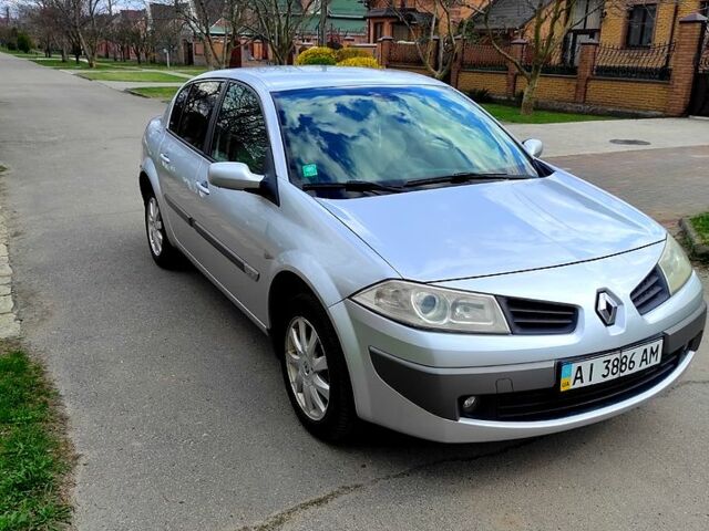 Серый Рено Меган, объемом двигателя 1.6 л и пробегом 260 тыс. км за 5300 $, фото 1 на Automoto.ua