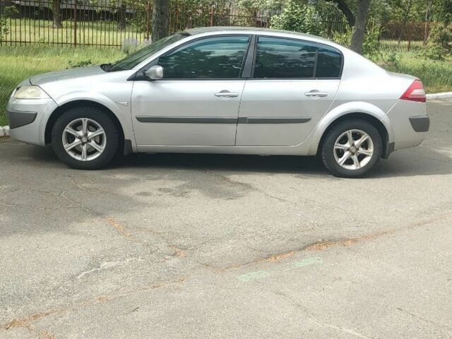 Сірий Рено Меган, об'ємом двигуна 1.6 л та пробігом 295 тис. км за 3000 $, фото 1 на Automoto.ua