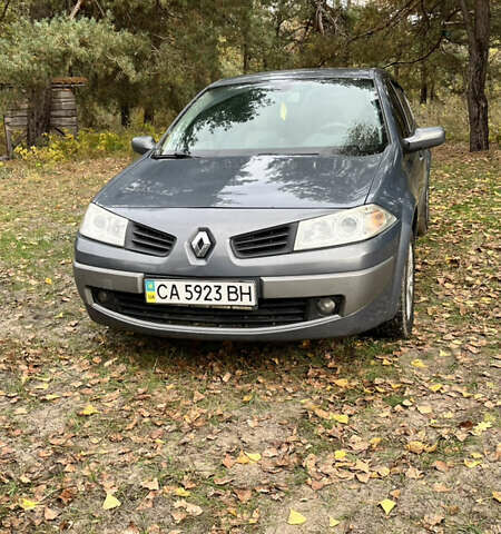 Рено Меган 2007 в Киеве на Automoto.ua Серый Рено Меган, объемом двигателя 1.6 л и пробегом 227 тыс. км за 5300 $, фото 1 на Automoto.ua