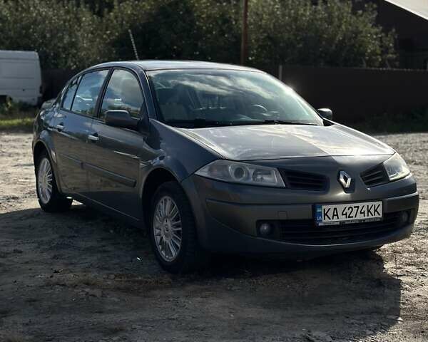 Серый Рено Меган, объемом двигателя 2 л и пробегом 258 тыс. км за 4500 $, фото 1 на Automoto.ua