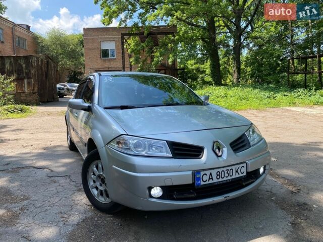 Серый Рено Меган, объемом двигателя 1.6 л и пробегом 338 тыс. км за 4500 $, фото 1 на Automoto.ua