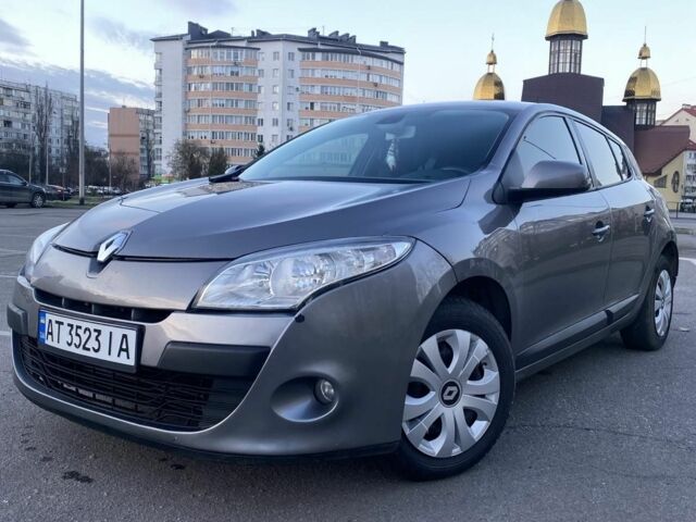 Серый Рено Меган, объемом двигателя 1.5 л и пробегом 300 тыс. км за 4900 $, фото 1 на Automoto.ua
