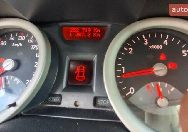 Рено Меган 2004 в Чернигове на Automoto.ua Серый Рено Меган, объемом двигателя 1.9 л и пробегом 244 тыс. км за 4200 $, фото 1 на Automoto.ua