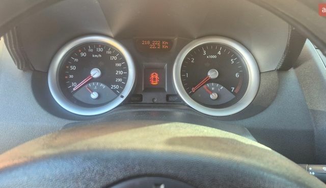 Серый Рено Меган, объемом двигателя 1.6 л и пробегом 218 тыс. км за 4200 $, фото 1 на Automoto.ua