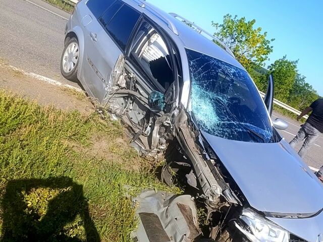 Сірий Рено Меган, об'ємом двигуна 1.6 л та пробігом 200 тис. км за 1500 $, фото 1 на Automoto.ua