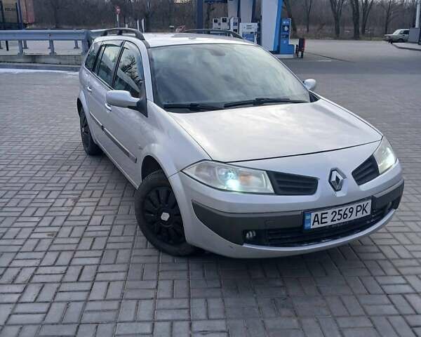 Серый Рено Меган, объемом двигателя 1.6 л и пробегом 216 тыс. км за 4500 $, фото 1 на Automoto.ua
