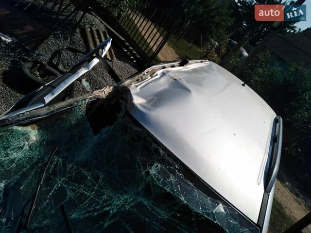 Серый Рено Меган, объемом двигателя 1.6 л и пробегом 225 тыс. км за 2400 $, фото 1 на Automoto.ua