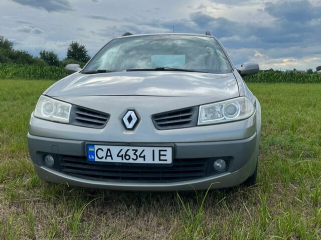 Сірий Рено Меган, об'ємом двигуна 1.6 л та пробігом 300 тис. км за 4400 $, фото 1 на Automoto.ua