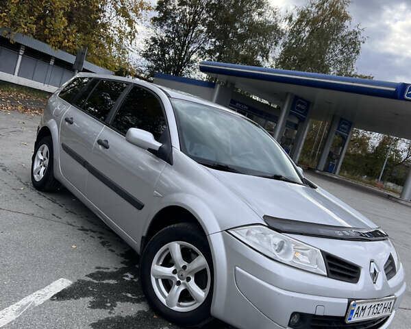 Рено Меган 2007 в Житомире на Automoto.ua Серый Рено Меган, объемом двигателя 1.6 л и пробегом 218 тыс. км за 4900 $, фото 1 на Automoto.ua