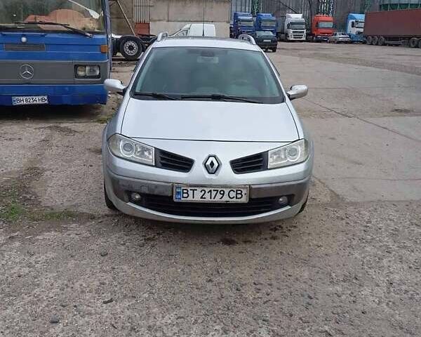 Серый Рено Меган, объемом двигателя 1.46 л и пробегом 400 тыс. км за 4200 $, фото 1 на Automoto.ua