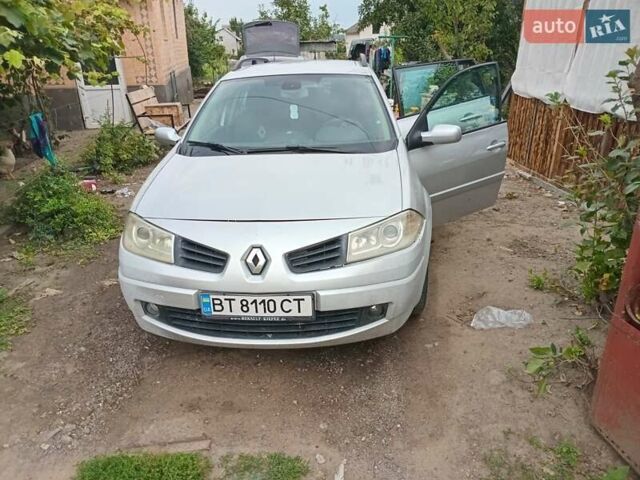 Серый Рено Меган, объемом двигателя 1.6 л и пробегом 308 тыс. км за 4500 $, фото 1 на Automoto.ua