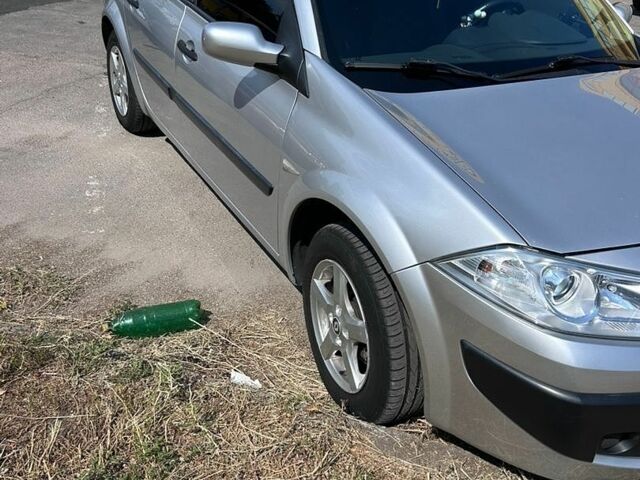 Сірий Рено Меган, об'ємом двигуна 1.39 л та пробігом 260 тис. км за 5500 $, фото 1 на Automoto.ua