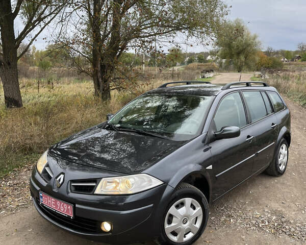 Серый Рено Меган, объемом двигателя 1.6 л и пробегом 217 тыс. км за 5350 $, фото 1 на Automoto.ua