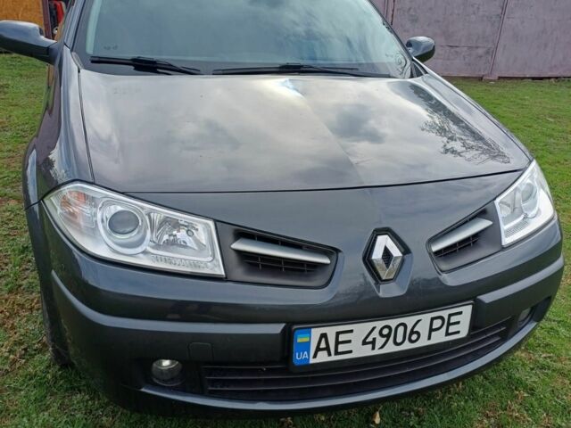Серый Рено Меган, объемом двигателя 1.6 л и пробегом 211 тыс. км за 5800 $, фото 1 на Automoto.ua