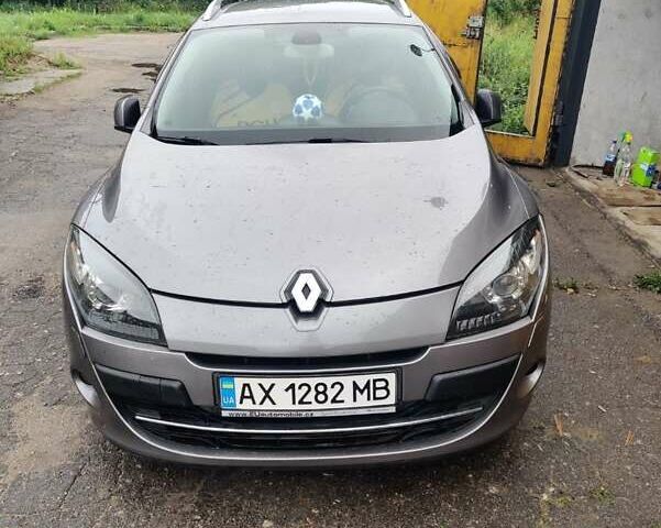 Серый Рено Меган, объемом двигателя 1.46 л и пробегом 250 тыс. км за 5100 $, фото 1 на Automoto.ua