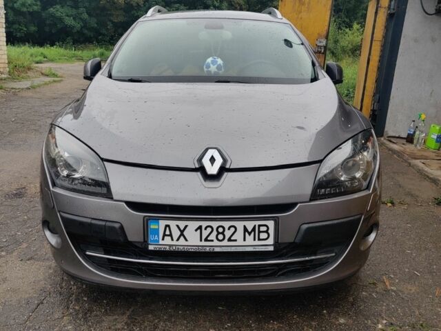 Серый Рено Меган, объемом двигателя 1.5 л и пробегом 250 тыс. км за 5012 $, фото 1 на Automoto.ua