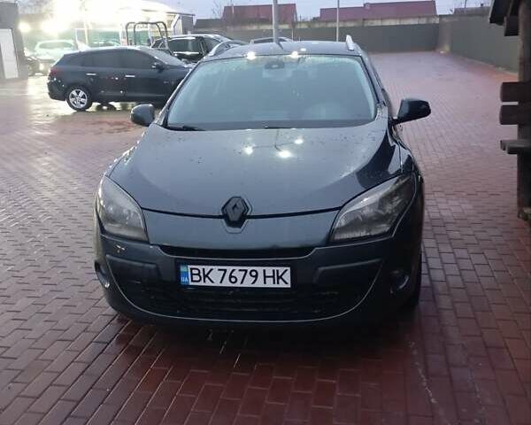 Серый Рено Меган, объемом двигателя 1.5 л и пробегом 300 тыс. км за 7000 $, фото 1 на Automoto.ua