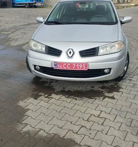 Рено Меган 2009 у Калуше на Automoto.ua Сірий Рено Меган, об'ємом двигуна 1.4 л та пробігом 245 тис. км за 5300 $, фото 1 на Automoto.ua