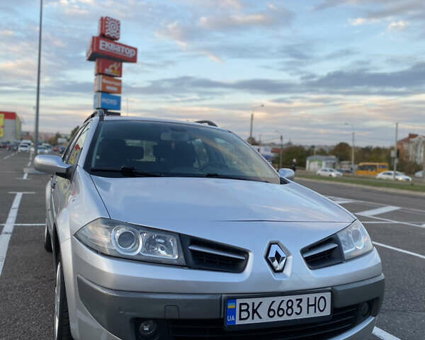 Серый Рено Меган, объемом двигателя 1.6 л и пробегом 203 тыс. км за 6300 $, фото 1 на Automoto.ua