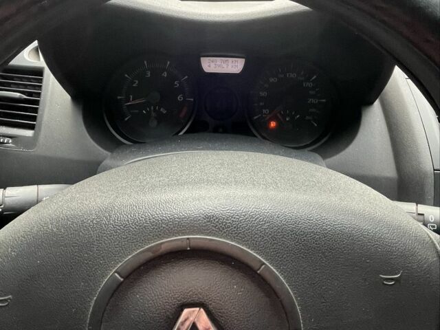 Серый Рено Меган, объемом двигателя 1.6 л и пробегом 248 тыс. км за 4500 $, фото 1 на Automoto.ua