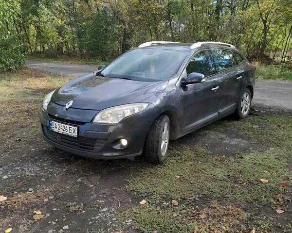 Рено Меган 2009 у Пятихатках на Automoto.ua Сірий Рено Меган, об'ємом двигуна 1.6 л та пробігом 188 тис. км за 7200 $, фото 1 на Automoto.ua