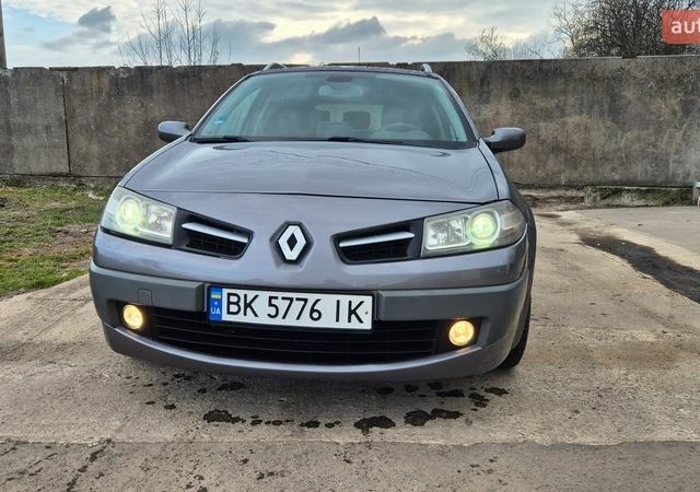 Серый Рено Меган, объемом двигателя 2 л и пробегом 240 тыс. км за 4500 $, фото 1 на Automoto.ua