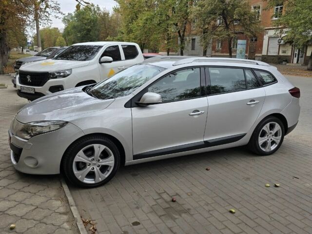 Серый Рено Меган, объемом двигателя 1 л и пробегом 200 тыс. км за 7300 $, фото 1 на Automoto.ua