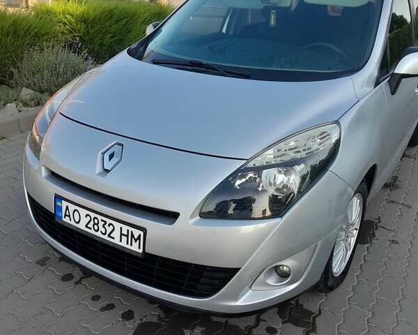 Серый Рено Меган, объемом двигателя 1.46 л и пробегом 242 тыс. км за 7000 $, фото 1 на Automoto.ua