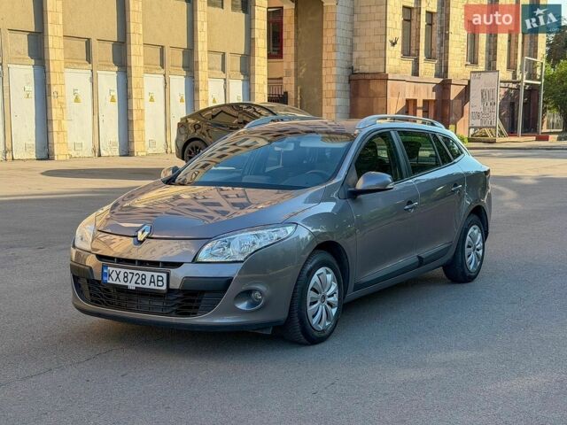 Сірий Рено Меган, об'ємом двигуна 1.6 л та пробігом 250 тис. км за 7400 $, фото 1 на Automoto.ua