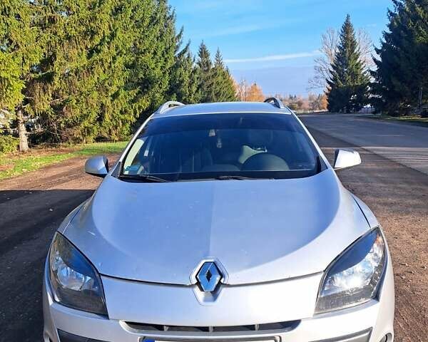 Серый Рено Меган, объемом двигателя 1.46 л и пробегом 246 тыс. км за 6600 $, фото 1 на Automoto.ua