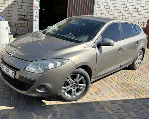 Сірий Рено Меган, об'ємом двигуна 1.5 л та пробігом 350 тис. км за 6500 $, фото 1 на Automoto.ua