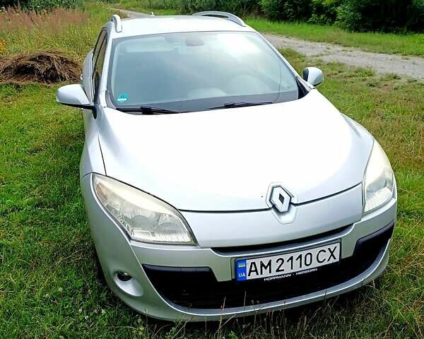 Рено Меган 2010 в Житомире на Automoto.ua Серый Рено Меган, объемом двигателя 1.46 л и пробегом 248 тыс. км за 7400 $, фото 1 на Automoto.ua