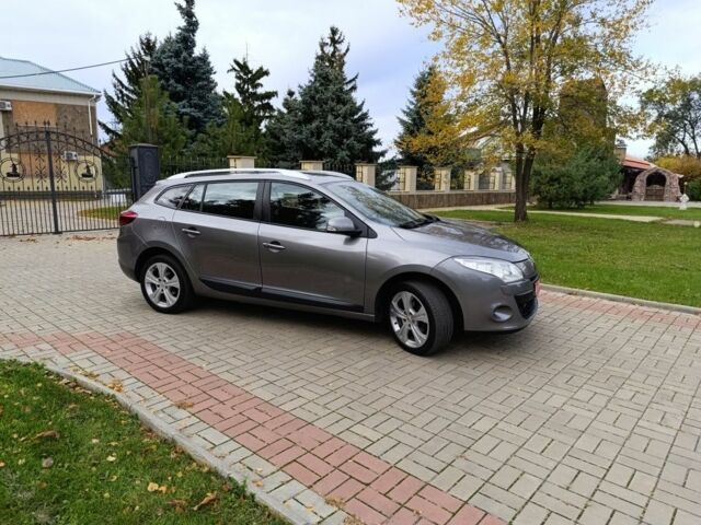 Серый Рено Меган, объемом двигателя 0 л и пробегом 218 тыс. км за 7300 $, фото 1 на Automoto.ua