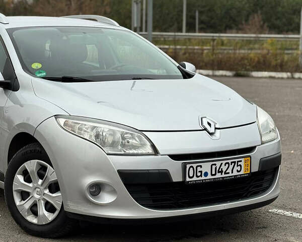 Серый Рено Меган, объемом двигателя 1.5 л и пробегом 215 тыс. км за 6400 $, фото 1 на Automoto.ua