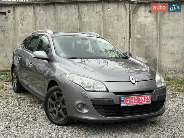 Сірий Рено Меган, об'ємом двигуна 1.6 л та пробігом 227 тис. км за 7300 $, фото 1 на Automoto.ua