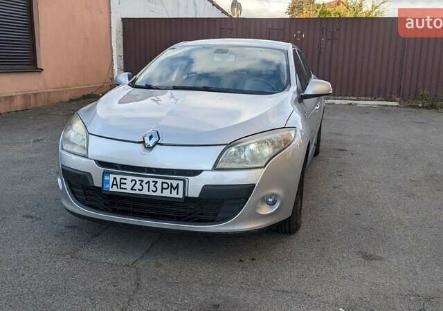 Рено Меган 2010 в Днепре (Днепропетровске) на Automoto.ua Серый Рено Меган, объемом двигателя 1.46 л и пробегом 274 тыс. км за 4999 $, фото 1 на Automoto.ua