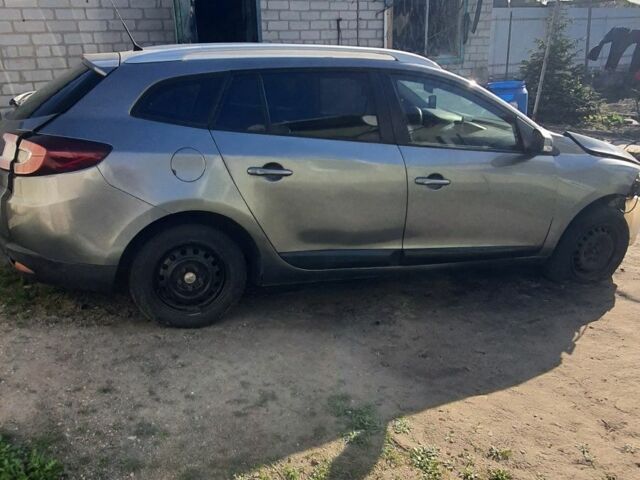 Серый Рено Меган, объемом двигателя 0 л и пробегом 200 тыс. км за 2200 $, фото 1 на Automoto.ua