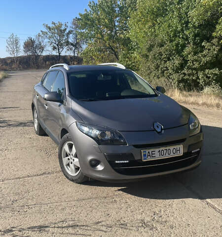 Серый Рено Меган, объемом двигателя 1.46 л и пробегом 232 тыс. км за 8700 $, фото 1 на Automoto.ua