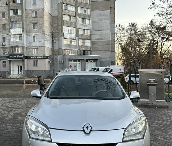 Сірий Рено Меган, об'ємом двигуна 1.5 л та пробігом 250 тис. км за 6999 $, фото 1 на Automoto.ua