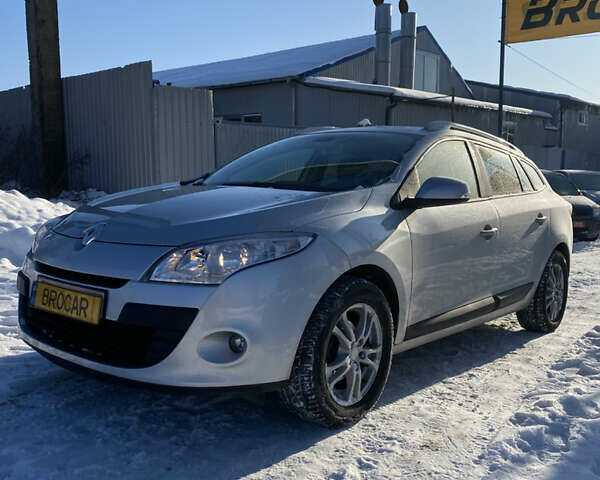 Серый Рено Меган, объемом двигателя 1.6 л и пробегом 212 тыс. км за 7800 $, фото 1 на Automoto.ua