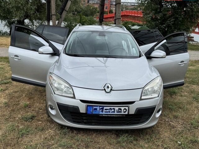 Сірий Рено Меган, об'ємом двигуна 1.5 л та пробігом 133 тис. км за 7600 $, фото 1 на Automoto.ua