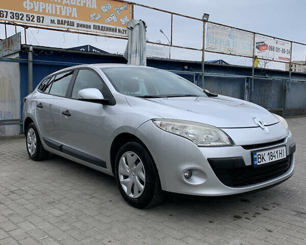Сірий Рено Меган, об'ємом двигуна 1.46 л та пробігом 267 тис. км за 7100 $, фото 1 на Automoto.ua