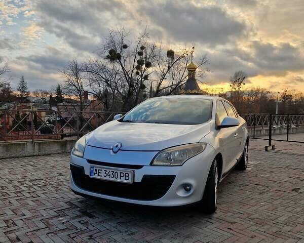 Сірий Рено Меган, об'ємом двигуна 1.46 л та пробігом 300 тис. км за 5499 $, фото 1 на Automoto.ua