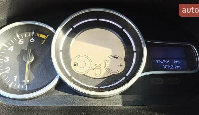 Сірий Рено Меган, об'ємом двигуна 1.6 л та пробігом 205 тис. км за 6900 $, фото 1 на Automoto.ua